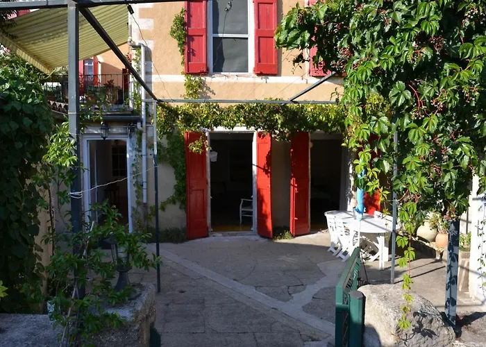 St Jean Du Gard : Spacious With Use Of Pool Saint-Jean-du-Gard